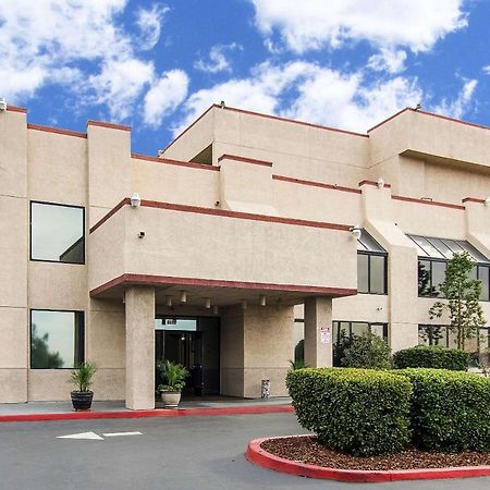San Bernandino Inn & Suites 샌 베르나디노 외부 사진