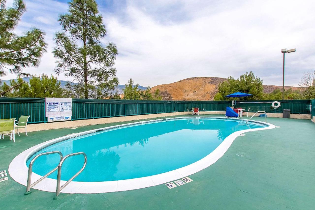 San Bernandino Inn & Suites 샌 베르나디노 외부 사진